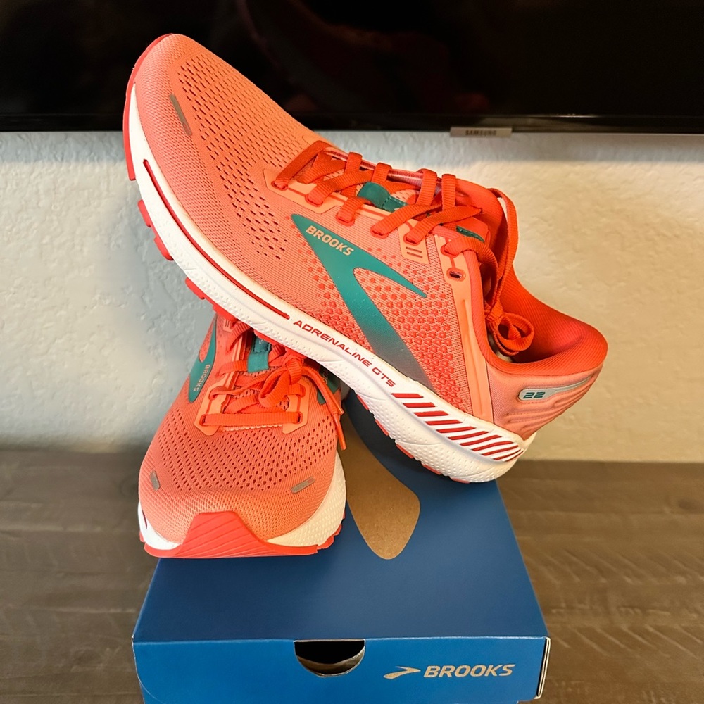 Brooks Adrenaline GTS 22
